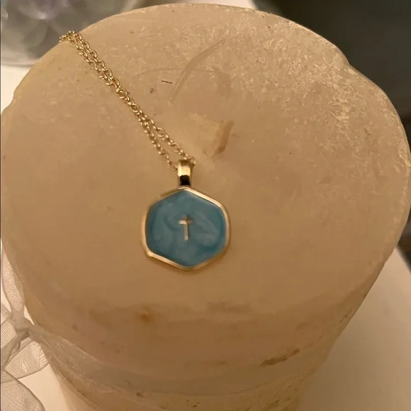 Fashion Gold and stunning Blue Cross Pendant Necklace NWOT - Picture 5 of 8